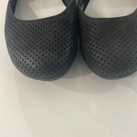 EUC Dansko Laura black wedge sandal, elastic strap, Mary Jane size 39 - Picture 3 of 5